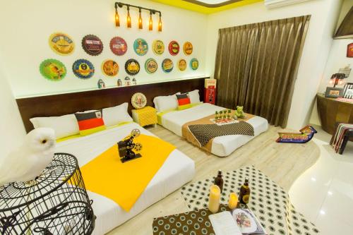 a hotel room with two beds and a table at 宜蘭I Do主題電梯民宿 in Wujie