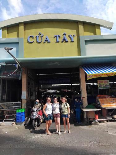 three women standing in front of a store at Onsen Cóc Retreat in My Tho