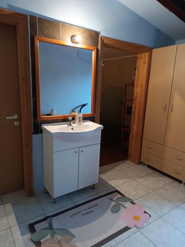 a bathroom with a sink and a mirror at Cottage House in Kardítsa