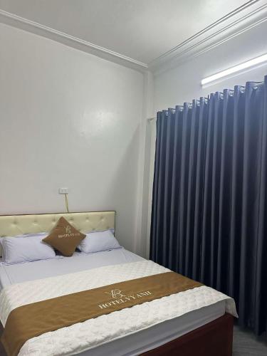 En eller flere senge i et værelse på Vy Anh Hotel