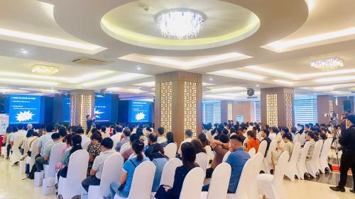 a large crowd of people sitting in a room at Muong Thanh Quy Nhon Hotel in Quy Nhon