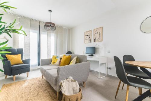 Home for the Digital Nomads Next to the Beach