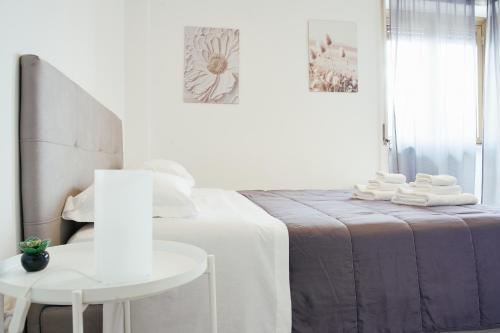 a white room with a bed and a table at CIVICO 15 BED BREAKFAST in Mercato San Severino