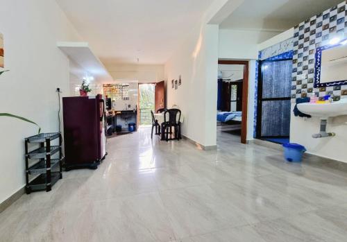 a living room with a sink and a kitchen at Your perfect high standart cosy Home near Arambol with 2BHK in Arambol