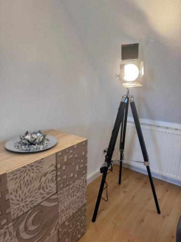 a camera on a tripod with a light on it at Naumburger Charme Traminer in Naumburg