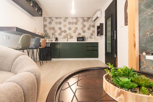 Χώρος καθιστικού στο Jaffa Port TLV Hotel Apartments יפו תל אביב