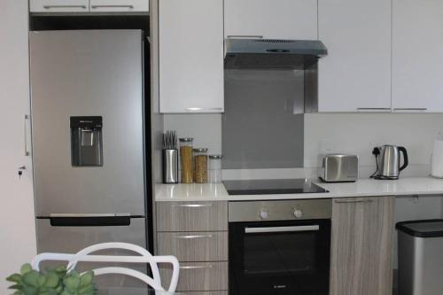 Dapur atau dapur kecil di Stunning 2 bed Apartment near Monte Casino