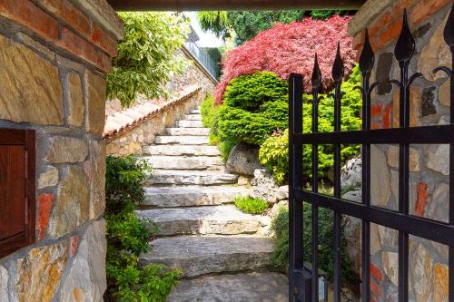 a stone stairway with a gate in a garden at Casa Anna in Trichiana