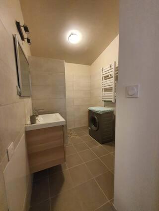 a small bathroom with a sink and a toilet at La Maison Verte in Tulette
