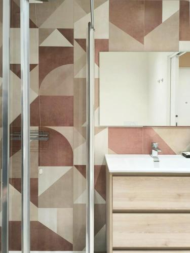 a bathroom with a shower and a sink at Appartamento Dalì in Brescia