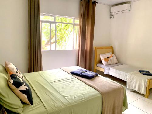 Letto o letti in una camera di Casa Nina, com Piscina e Brinquedoteca, Super Próxima das Cataratas e Aeroporto