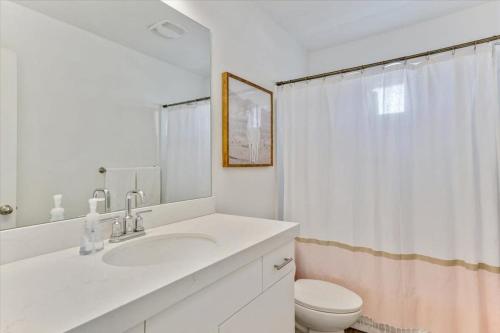 Gallery image of Right off Freeway Quiet Neighborhood King Bed in Vineyard