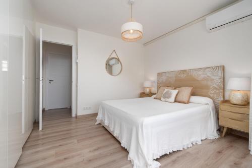 Luxury Frontline beach apartment with sea view
