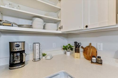 Gallery image of FrontRunner Lehi Station Fully Equipped Kitchen in Lehi