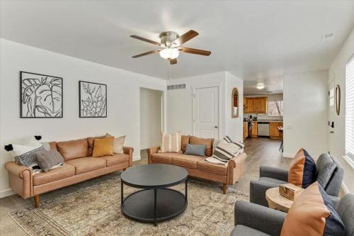 Imagine din galeria proprietății Right off Main St Spring Acres Arts Park Close în Springville