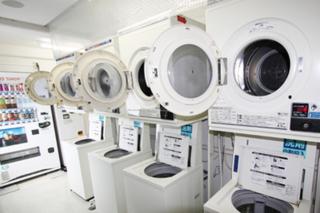 a row of washing machines in a store at AZ Inn Higashi Omi Notogawa Ekimae in Higashiomi