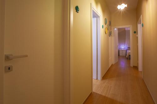 an empty hallway with a hallway leading to a room at Alle Luminarie in Bari