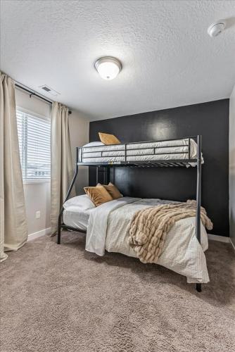 Gallery image of Fully Fenced Grass Backyard Pet Friendly in American Fork