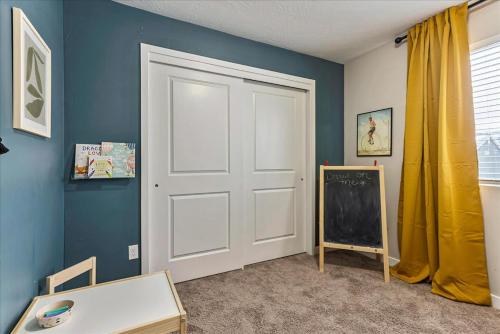 Gallery image of Fully Fenced Grass Backyard Pet Friendly in American Fork