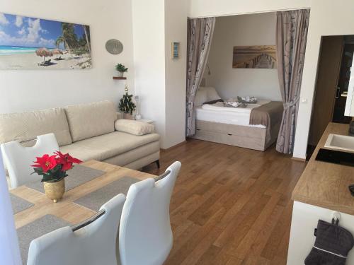Coin salon dans l'établissement Rosebeach Appartement am Ossiachersee und Gerlitzen Skipiste