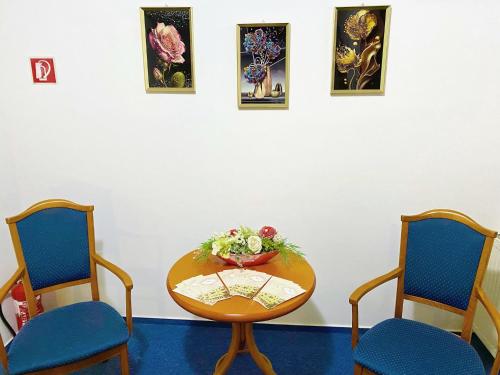 a room with a table and two chairs at Hotel Wesselényi in Győr
