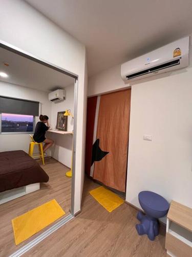Ένα ή περισσότερα κρεβάτια σε δωμάτιο στο Triple Cats Condo