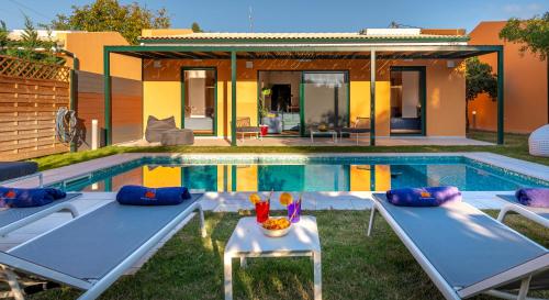 สระว่ายน้ำที่อยู่ใกล้ ๆ หรือใน Galene Eco Luxury Villas
