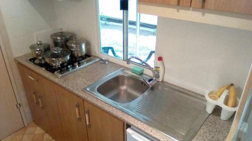 O bucătărie sau chicinetă la Camping Jackson