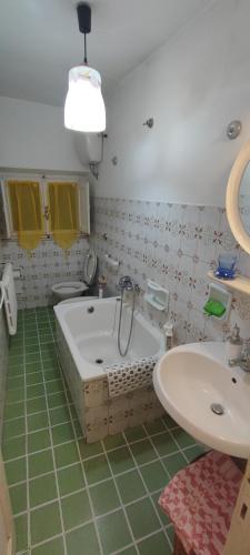 a bathroom with a tub and a sink at Casa D Innocenti 2 in Volterra