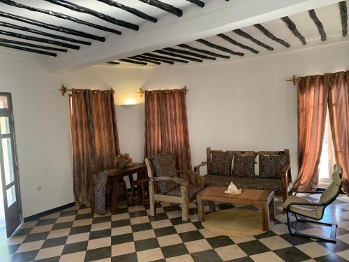 Posezení v ubytování Kisharif holiday home