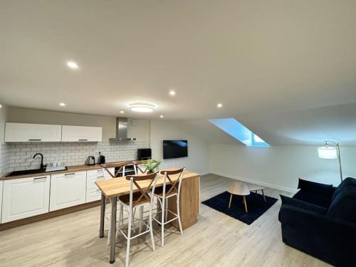 Kuchyň nebo kuchyňský kout v ubytování Appartement 6 Climatisé pour un séjour unique au centre ville de Limoges