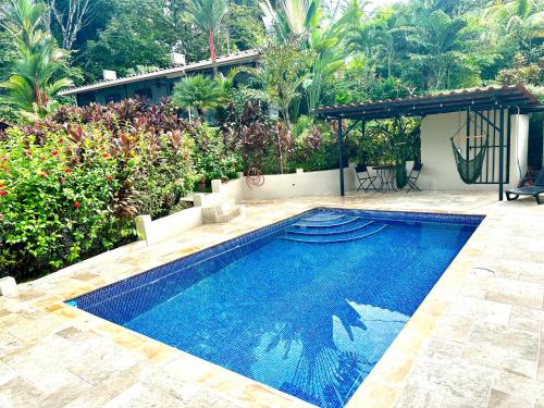 Tropical Oasis in Ojochalの敷地内または近くにあるプール