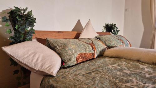 a group of pillows sitting on top of a couch at das historische MEIXNER am Rerobichl Bezirk Kitzbühel in Oberndorf in Tirol