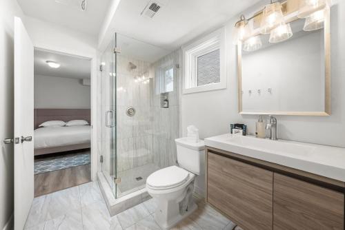 O baie la Walk to Main St, Private Hot Tub and Parking, 6 Bedrooms, Great Location - Sleeps 14