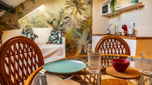 a table with two plates on it in a room at Cocon à Bali - Voyage à Dijon in Dijon