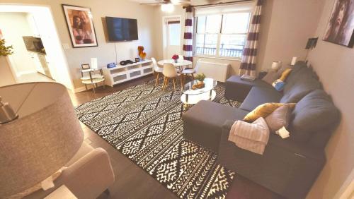 a living room with a blue couch and a table at Comfy Downtown Condo With Balcony in Atlanta