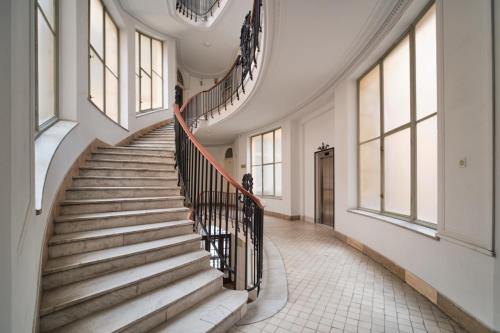 Charming Budapest Apartment with Parliament Views 1055 Budapest, Kossuth Lajos tér 13-15 kép - 3