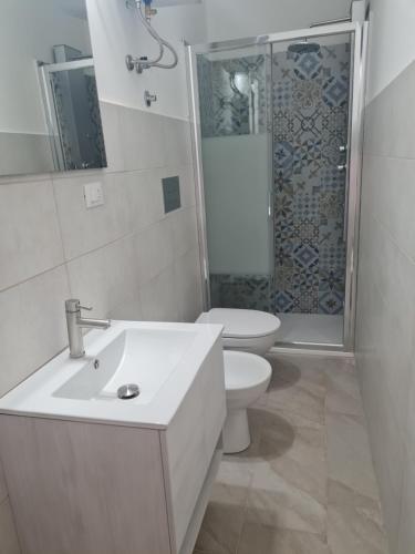 Ένα μπάνιο στο SiciliAmo b&b