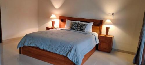 Ένα ή περισσότερα κρεβάτια σε δωμάτιο στο Umah Landuh