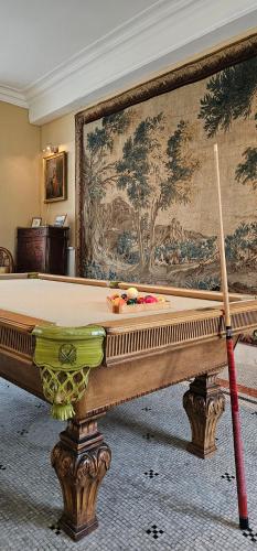 Τραπέζι μπιλιάρδου στο Chateau Chandler 17eme 4 étoiles en Sologne, proche Sancerre et châteaux royaux