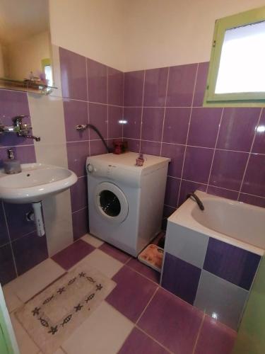 Apartman LAVANDAにあるバスルーム