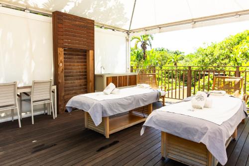 Postel nebo postele na pokoji v ubytování Zimbali Suites 320