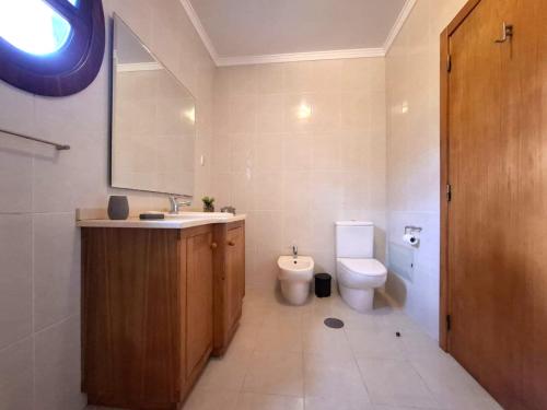 Koupelna v ubytování Quartos em Vila Paradise Porto da Cruz