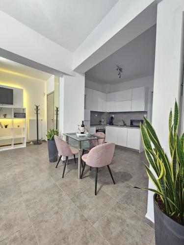 Acvi Lux - City Center by Seafront Area