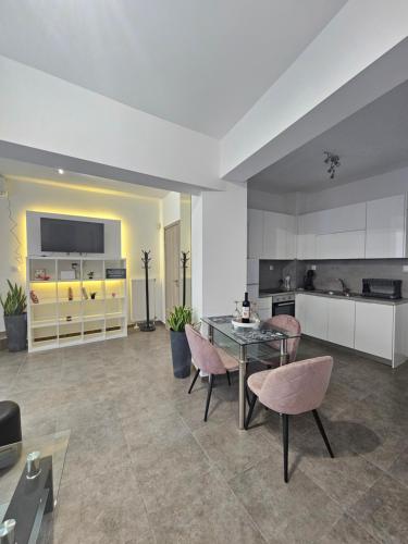 Acvi Lux - City Center by Seafront Area