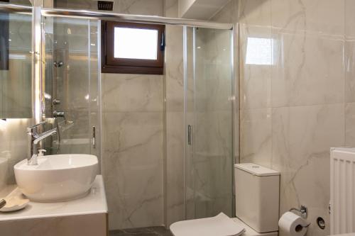 Bilik mandi di Astria Apartment 3