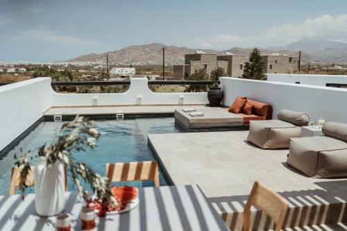 Bazén v ubytování Kalea Luxury Villas nebo v jeho okolí