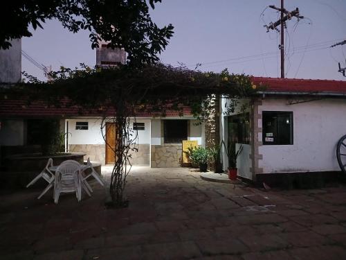 a house with two chairs and a table in front of it at Lago Manantial in Independencia