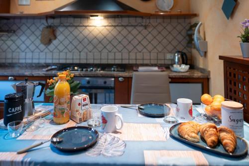 a table with plates of bread and croissants on it at Lago di Sole X 6 Point Break in Marone