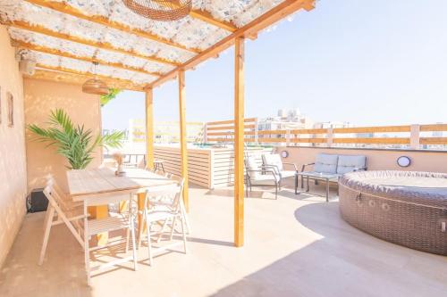 a patio with a hot tub and a table and chairs at Sinai Sunrise in Netanya